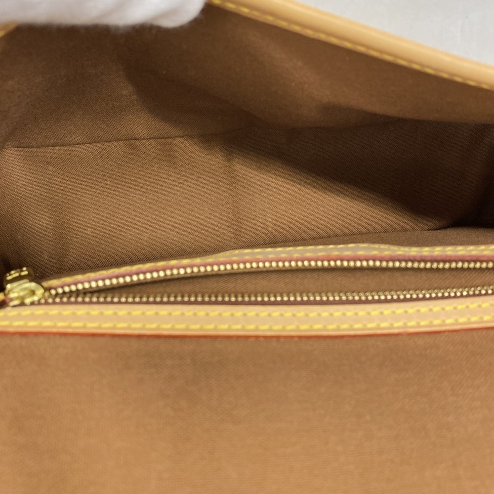 LOUIS VUITTON Brown Monogram Shoulder Bag - Picture 4 of 14